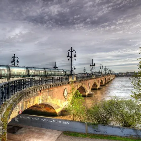 Kyriad Direct Bordeaux Sud Hotel 2*