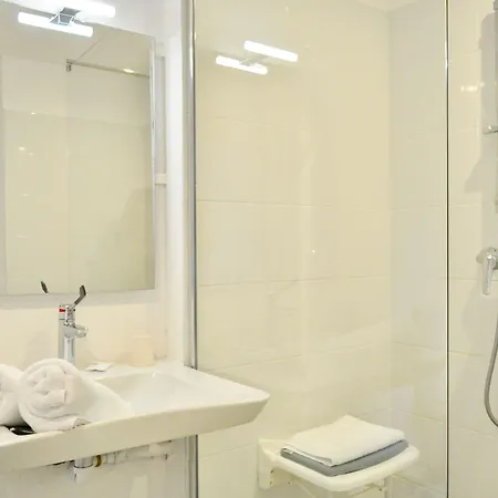 Otel Kyriad Direct Bordeaux Sud 2*